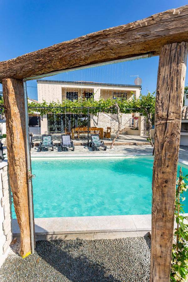 Ferienhaus für 7 Personen, mit Garten und Pool