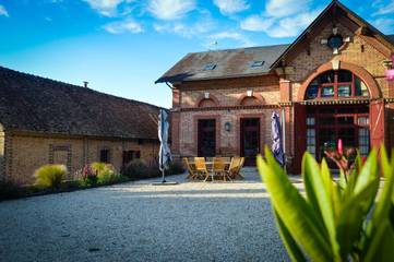 Gîte pour 5 personnes, avec vue ainsi que jardin et terrasse à Pierrefitte-sur-Sauldre