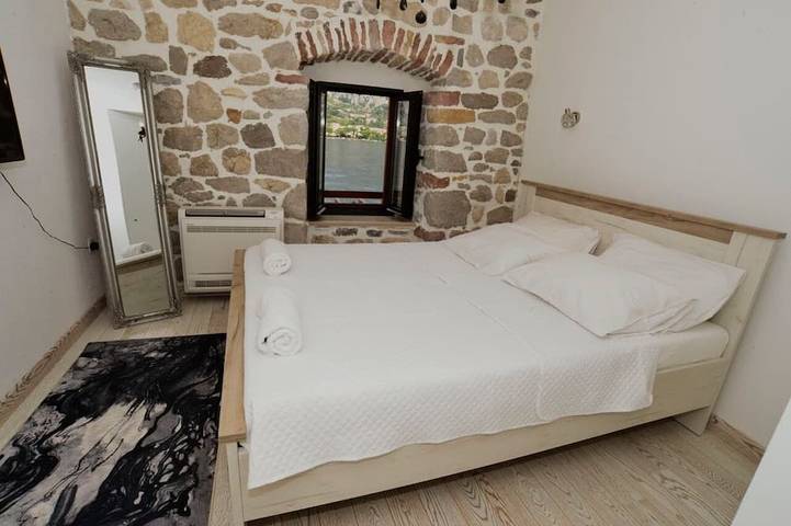 Location de vacances pour 3 personnes, avec jardin à Kotor - 2