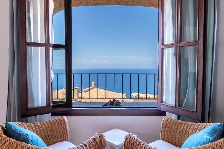 Hotel for 2 people, with terrace and view - 1