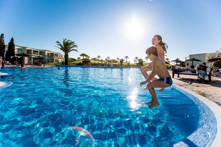 Hôtel pour 2 personnes, avec Balcon et Terrasse ainsi que Jardin et Bassin pour enfant
