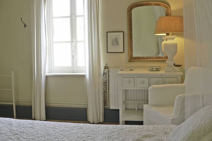 Location de vacances pour 11 personnes, avec terrasse et jardin à Larochemillay - 3