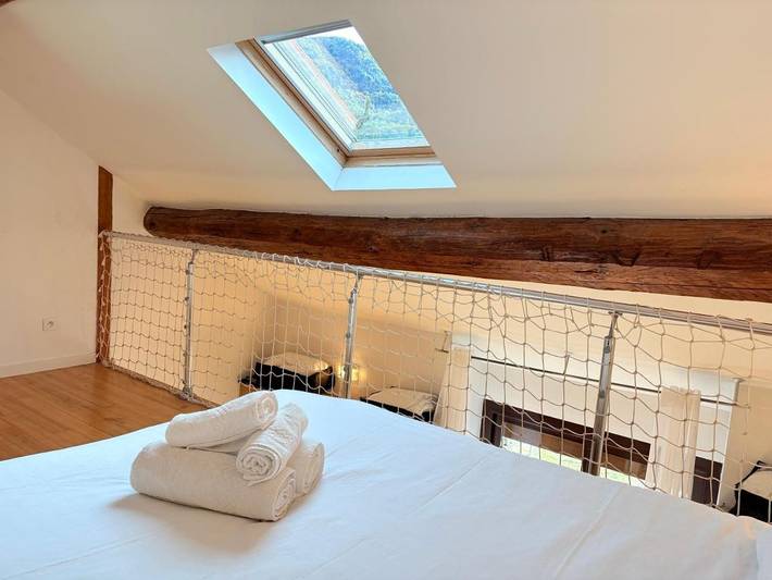 Location de vacances pour 4 personnes, avec vue et terrasse à Savignac-les-Ormeaux - 4