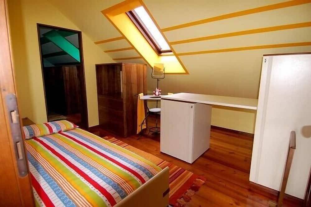 Geheel appartement, Luxe appartement in een villa aan de oevers van het Lago d'Orta, 8 / 10 personen in Pettenasco, Gemeente Pettenasco