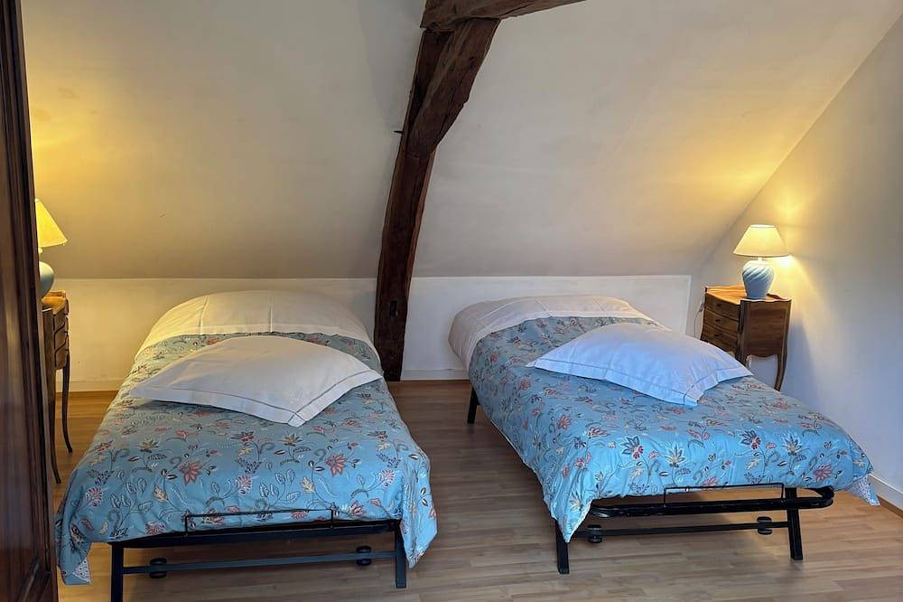 Le gite de mamie Francette: une adorable petite maison en pierre avec du cachet in Vellèches, Vienne (France)