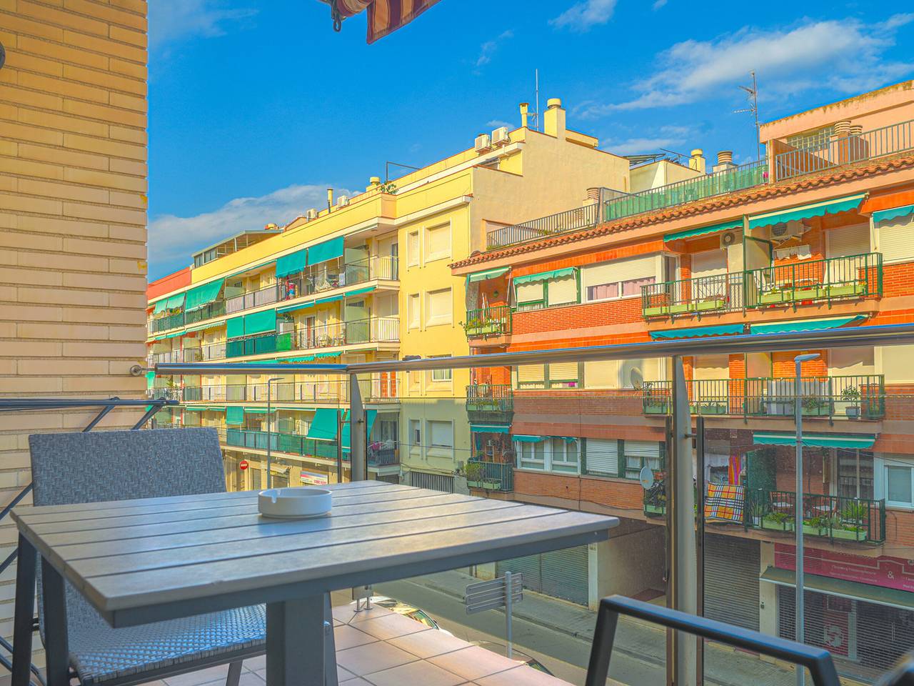 Apartamento entero, Apartamento renovado con terraza, cerca de la playa y parking in Pineda de Mar, Costa del Maresme