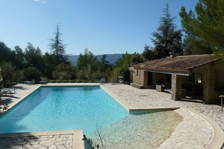 Location de vacances pour 10 personnes, avec jardin à Cabrières-d'Avignon