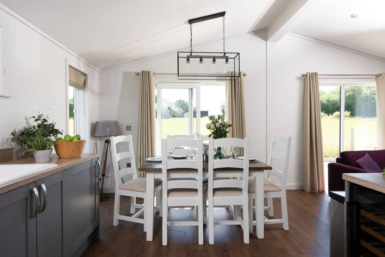 Forget Me Not Lodge, 4 Roadford Lake Lodges in Broadwoodwidger, Devon