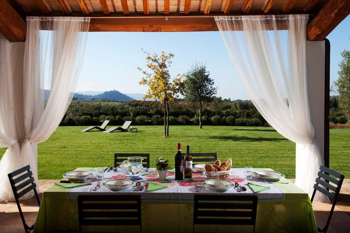 Podere La Sassicaia - Villa con piscina privata tra le colline toscane in Manciano (comune), Provincia di Grosseto