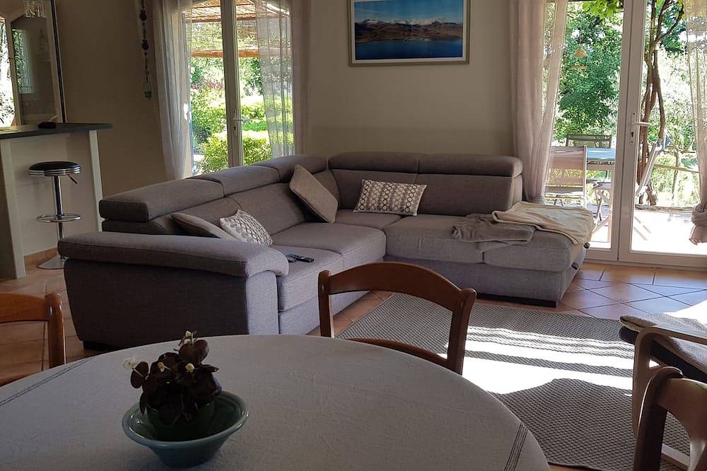 Brillante casa de campo provenzal en Lorgues en una zona rural tranquila con piscina y amplio jardín. in Lorgues, Region de Draguignan