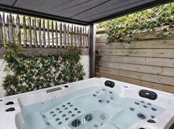 Gîte pour 4 personnes, avec jardin ainsi que terrasse et jacuzzi, animaux acceptés en Vendée