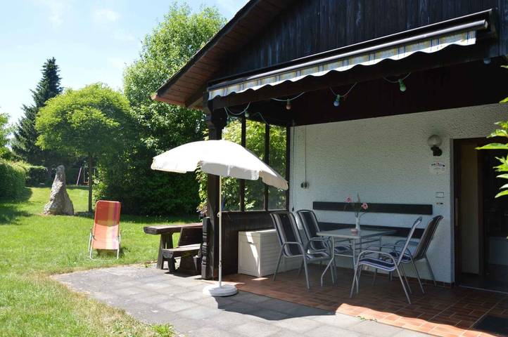 Ferienhaus für 4 Personen, mit Terrasse und Garten sowie Sauna in Thalfang