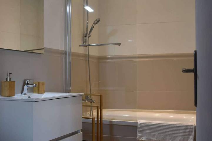 Appartement entier, Beautiful apartment T3, private parking "Au logis de Pézenas" in Pézenas, Côte méditerranéenne (France)