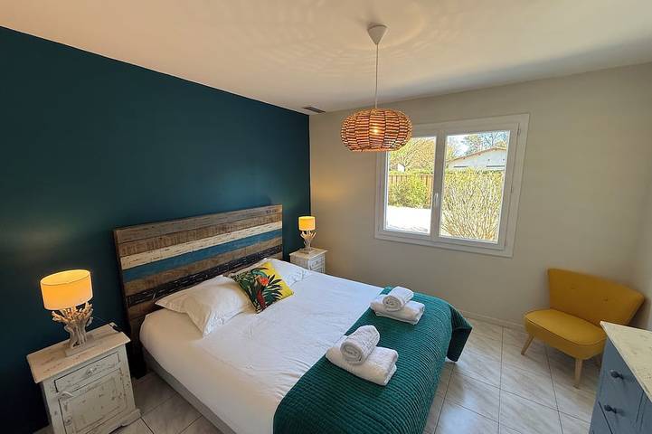 Location de vacances pour 8 personnes, avec terrasse ainsi que jardin et jacuzzi dans Claouey - 4