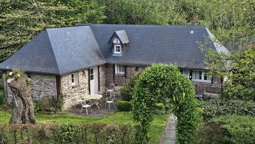 Location de vacances pour 6 personnes, avec terrasse et jardin à Yquebeuf