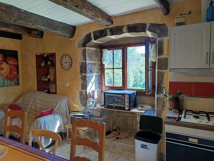 Location de vacances pour 5 personnes, avec terrasse ainsi que vue et jardin, animaux acceptés à Ailhon - 4