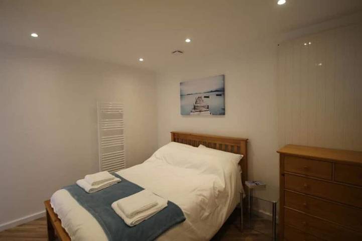 Beach House with 180 degree sea views, 6 Bed, 4 Baths, sleeps 10-12 in La Tranche-sur-Mer, Vendée
