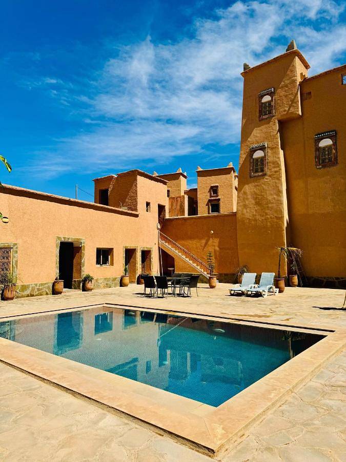 Maison d’hôte pour 2 personnes, avec piscine ainsi que vue et terrasse