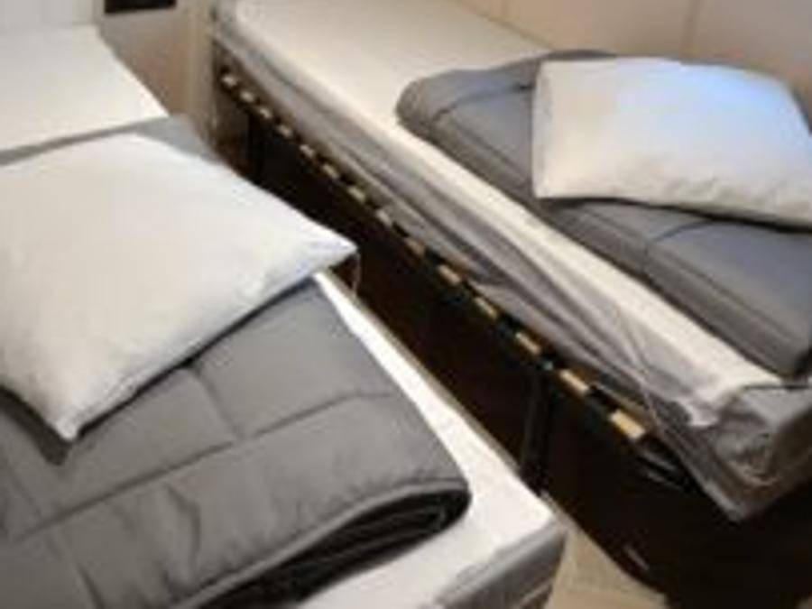 Flower camping La Marmotte - Chalet 4 personen - Pmr Komfort - 2 Zimmer + Überdachte Terrasse + Klimaanlage + Tv in Mérens-les-Vals, Französische Pyrenäen