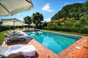 Gîte pour 4 personnes, avec piscine ainsi que jardin et vue à Radicondoli