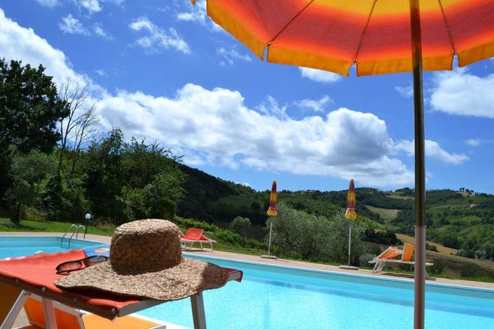 Gîte pour 2 personnes, avec piscine ainsi que vue et jardin, animaux acceptés à Gubbio - 2