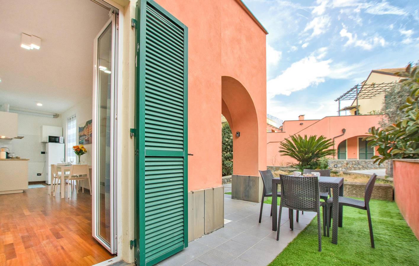 Seaside Retreat with Garage, Terrace & A/C - 2km to Spiaggia in Albisola Superiore, Riviera di Ponente