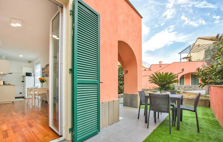 Strandhaus mit Garage, Terrasse und Klimaanlage – 2 km bis zum Strand in Albisola Superiore, Riviera di Ponente