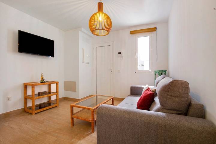 Apartamento entero, Casa de vacaciones Falco 3 con vistas al mar, terraza y Wi-Fi in Puerto de Corralejo, La Oliva