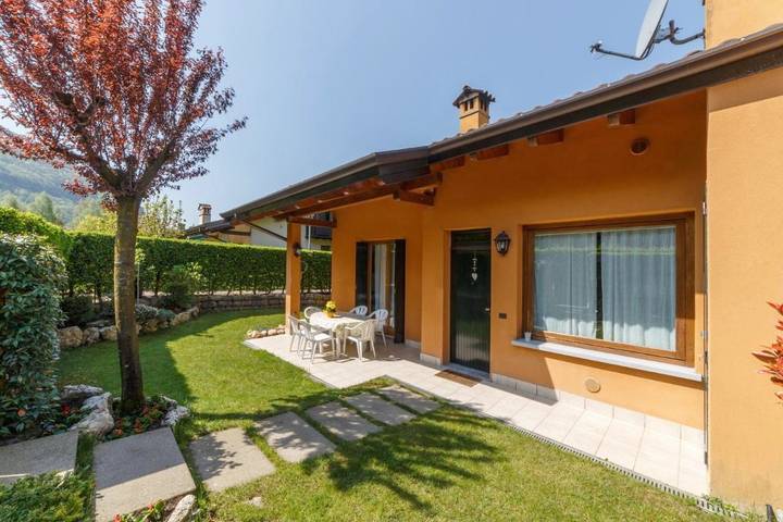 Location de vacances pour 6 personnes, avec vue et jardin, animaux acceptés à Monasterolo del Castello