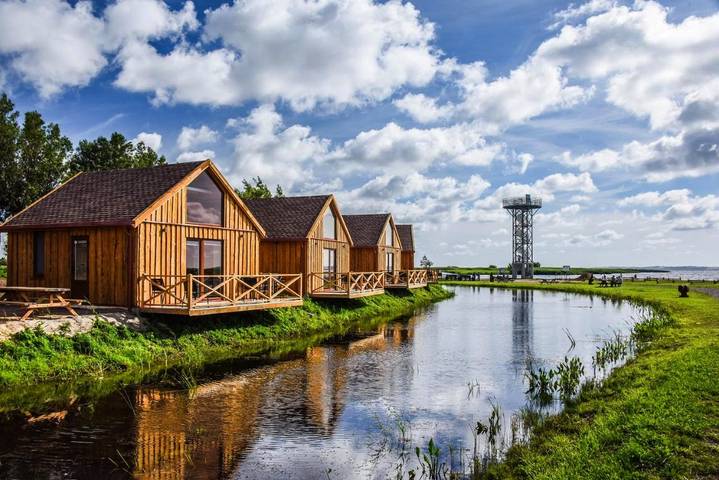 Camping für 8 Personen, mit Balkon und Whirlpool sowie Terrasse und Kinderpool in Litauen
