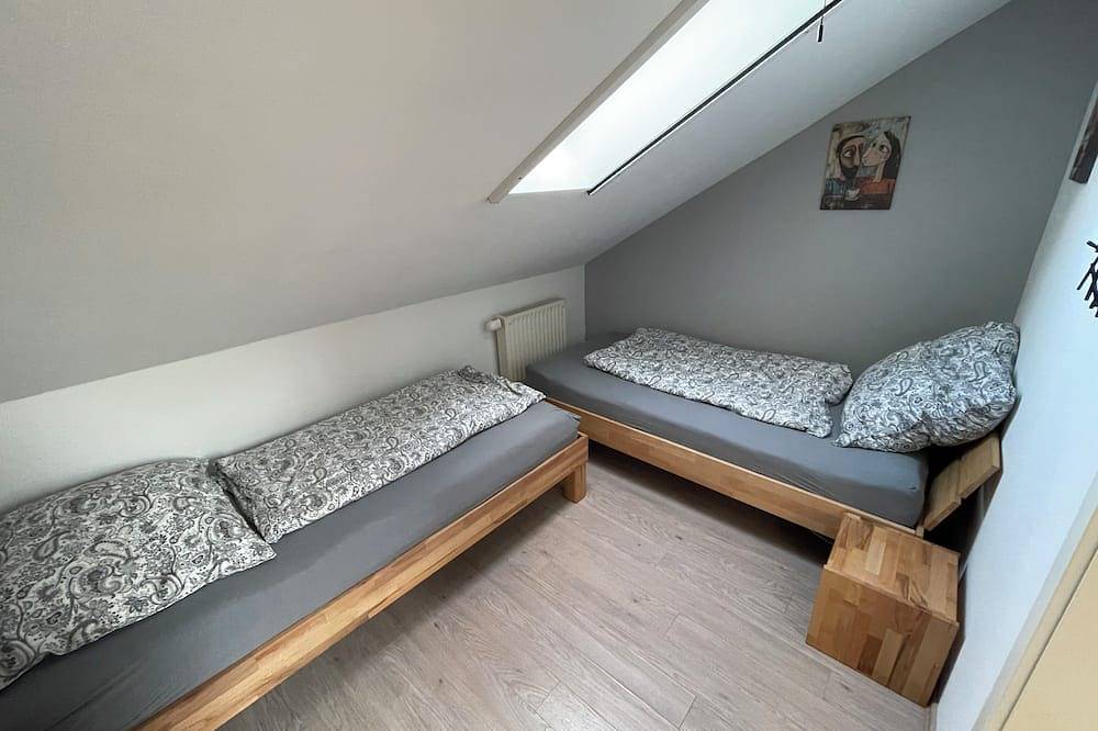 Ganze Wohnung, Modern gestaltete Apartement - Ferienwohnung / Monteurunterkunft in Neufraunhofen, Ostbayern