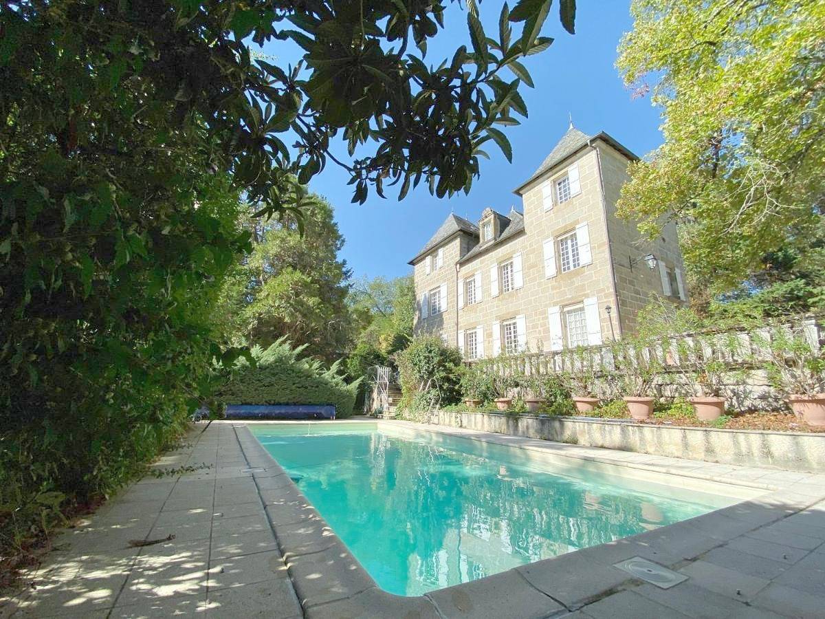 Eight-Bedroom House in Brive-la-Gaillarde, Région de Brive-la-Gaillarde