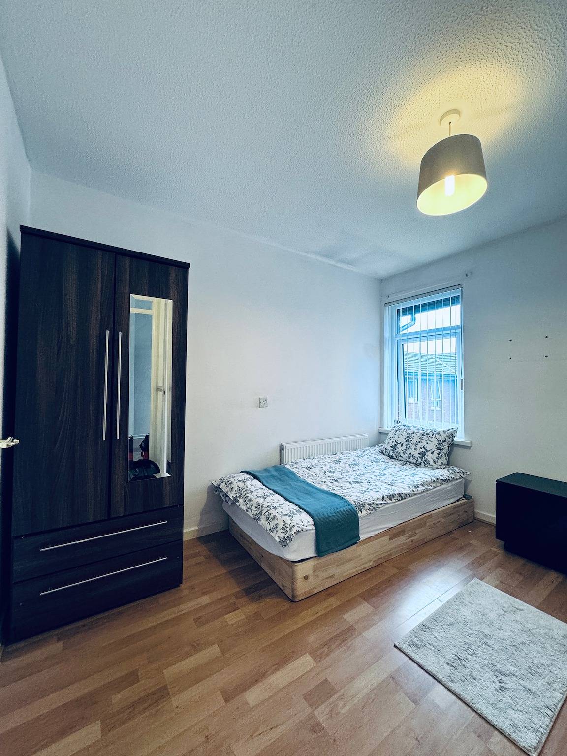 3 Bed House - Sleeps 8 - Pets - Parking - Wifi in Gateshead