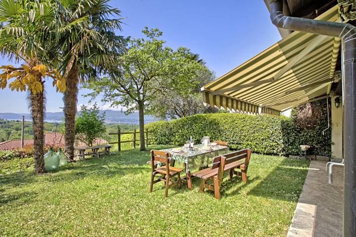 Ferienhaus für 4 Personen, mit Terrasse und Seeblick, kinderfreundlich in Lago Maggiore (Lombardei)