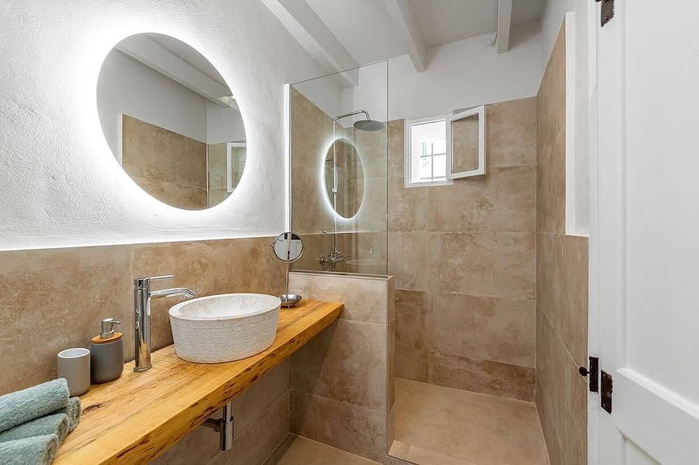 Beautiful Town Villa 'casa May' With Pool for 6 Persons in Selva in Selva, Majorca Center