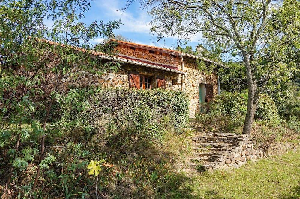 2 bedroom lovely home in Roquebrun in Roquebrun, Béziers region