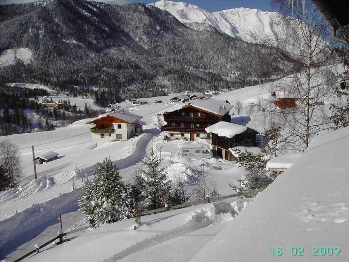 Hütte für 4 Personen, mit Garten und Ausblick sowie Balkon, kinderfreundlich in Kaisergebirge - 2