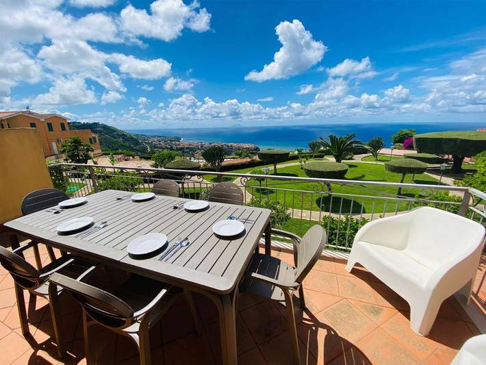 Ferienhaus für 5 Personen, mit Balkon und Terrasse sowie Whirlpool und Garten