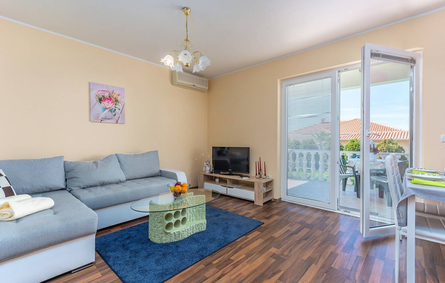 Ganze Wohnung, Ruhiges Refugium mit Gartenblick, 2 km vom Stadtzentrum und Strand von Novigrad
 in Novigrad, Umag und Umgebung