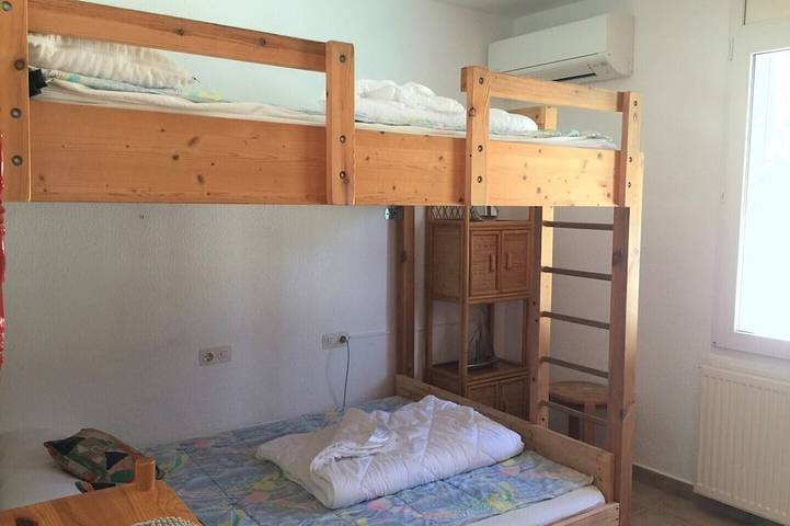 Holiday house in a quiet location, sea view, private pool, near the beach in El Mas Fumats, Roses