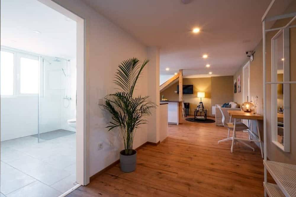 Ganze Wohnung, Zentrales 70-qm-Dach-Apartment (Nr. 8) für 4 Pers. in Saarbrücken, Saarbrücken & Umgebung