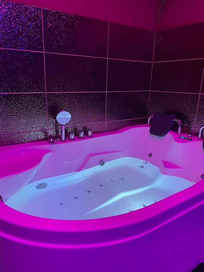 Ferienwohnung für 2 Personen, mit Whirlpool und Sauna sowie Terrasse in Essen - 2