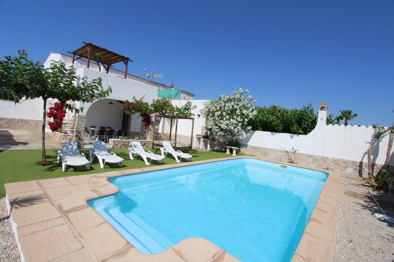 Casa Coll Verd,ideal para tus vacaciones cerca del mar, wifi gratuito, aire acondicionado opcional, piscina privada, se admiten mascotas, playa para perros in Riumar, Delta del Ebro