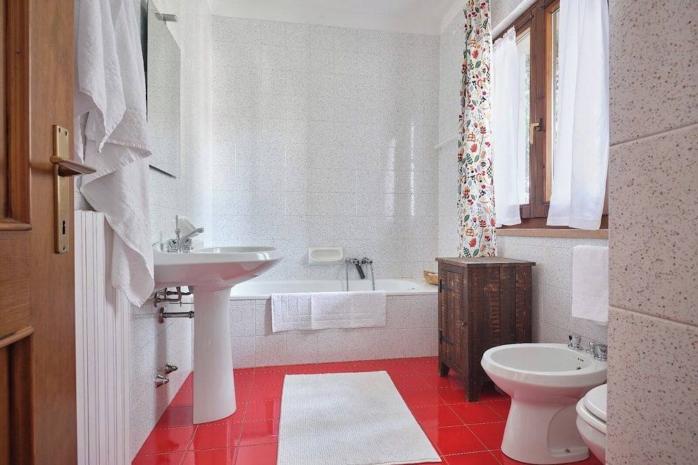 Ganze Wohnung, Sun, Lake Garda Sweet Home - Cason Degli Ulivi in Cavaion Veronese, Gardasee-Berge