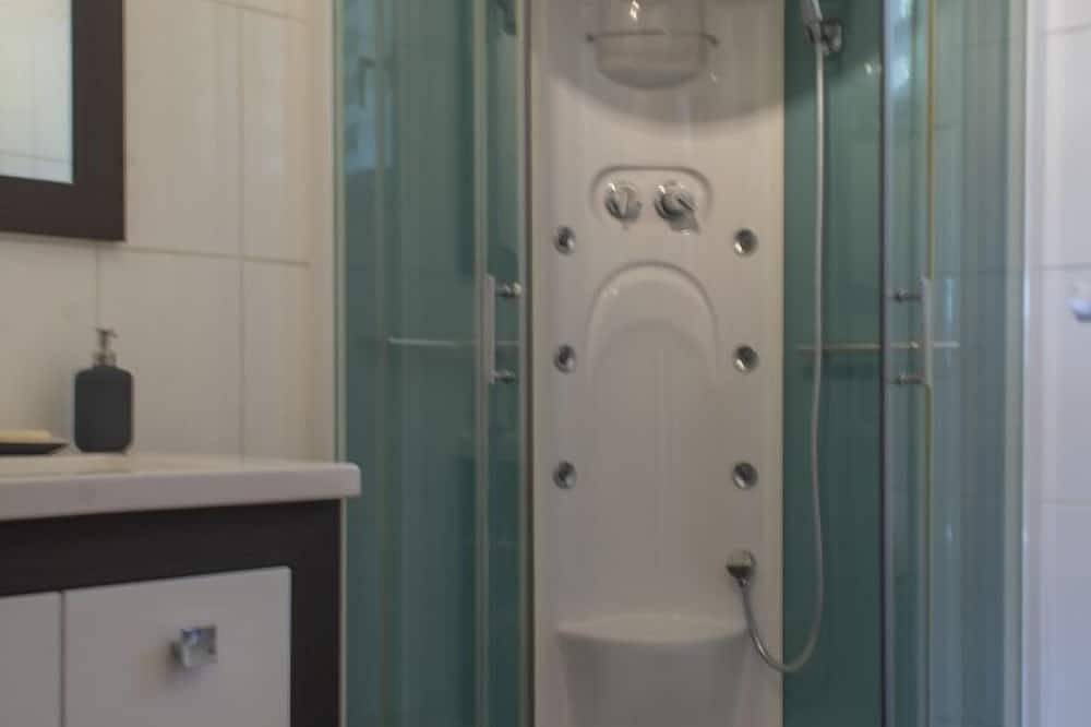 Entire apartment, New mod cons et quiet T2 in Provencal farmhouse in countryside, fully equipped in Saint-Martin-de-Crau, Arles region