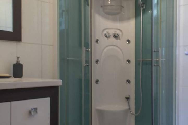 Ganze Wohnung, Neue Wohnung t2 aller Komfort ruhig in Landhaus auf Lande Klimaanl. voll einger. in Saint-Martin-de-Crau, Mittelmeerküste (Frankreich)
