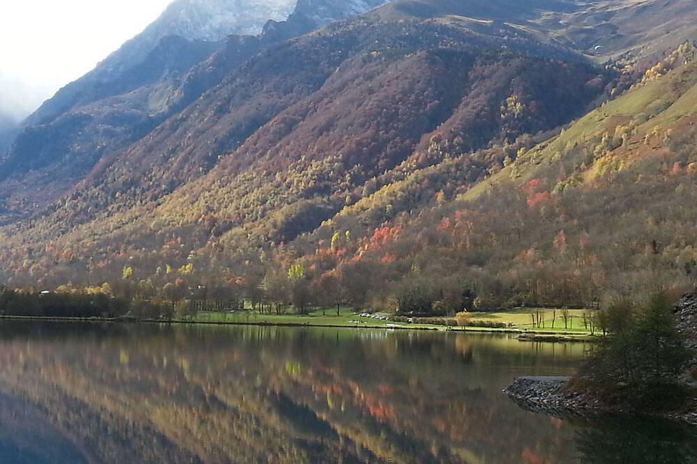 Appartement entier, Un séjour au bord du lac ... in Génos, Pyrénées