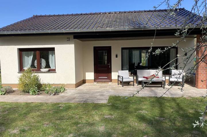 Bungalow für 4 Personen, mit Terrasse und Garten