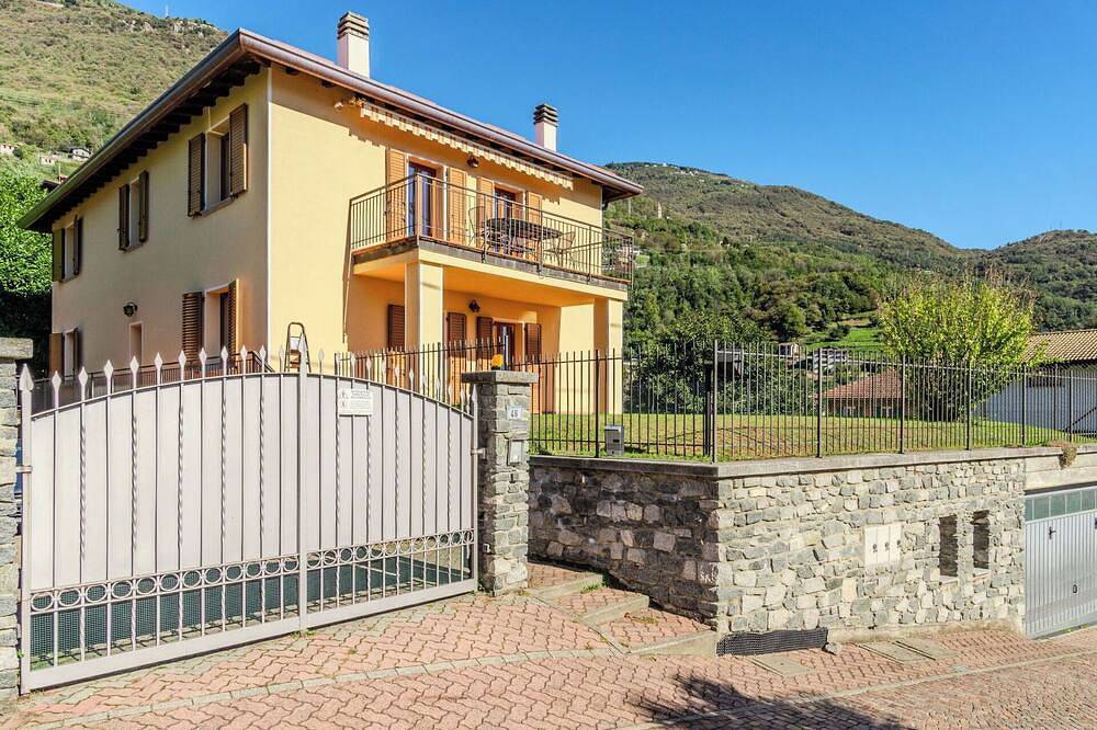 Ganze Wohnung, Schöne Wohnung für 4 Leute mit  W-Lan, Klimaanlage, Tv und Innenhof in Trezzone, Veltlin