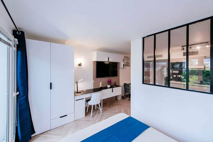 Appartement entier, Paris Porte de Versailles -Métro in Issy-les-Moulineaux, Hauts-de-Seine